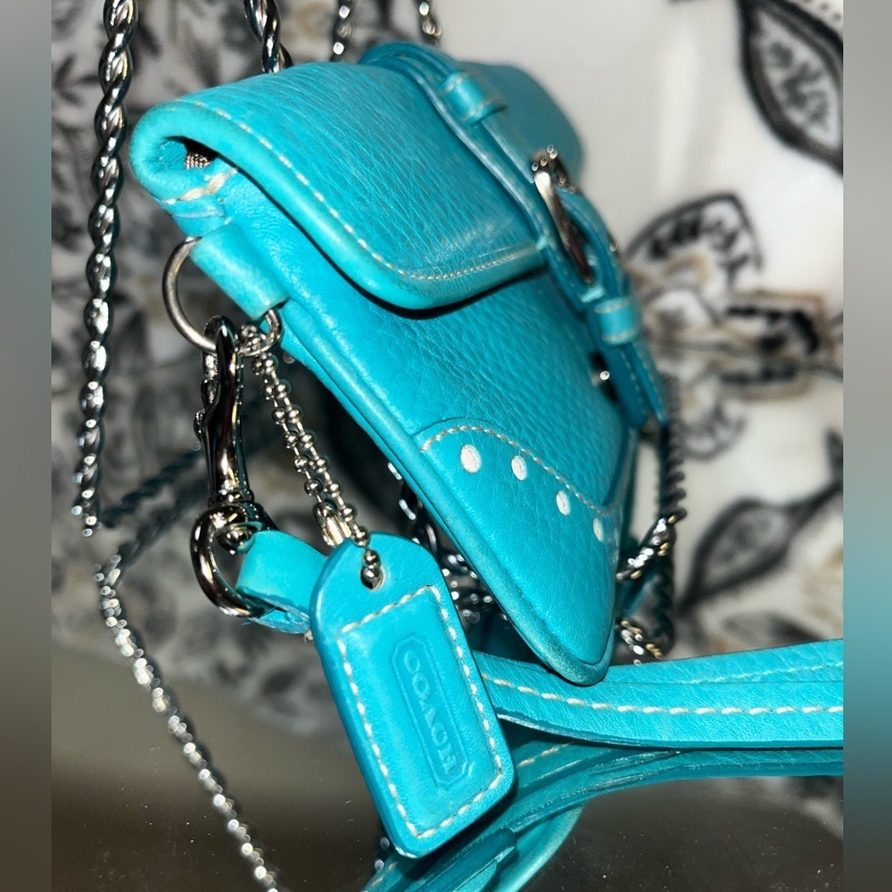 🚨FINAL PRICE🚨 Coach Women’s Leather Buckle Flap Wristlet, Blue - Picture 7 of 16